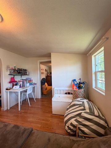 33 Kneeland St, Colfax, CA 95713