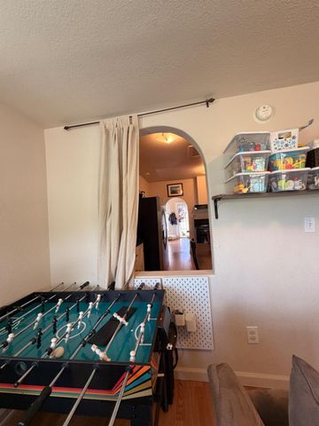 33 Kneeland St, Colfax, CA 95713