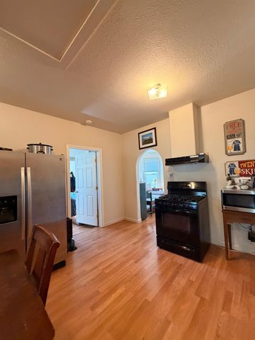 33 Kneeland St, Colfax, CA 95713