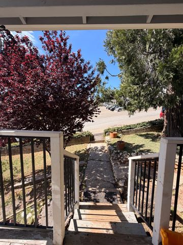 33 Kneeland St, Colfax, CA 95713