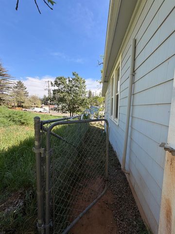 33 Kneeland St, Colfax, CA 95713