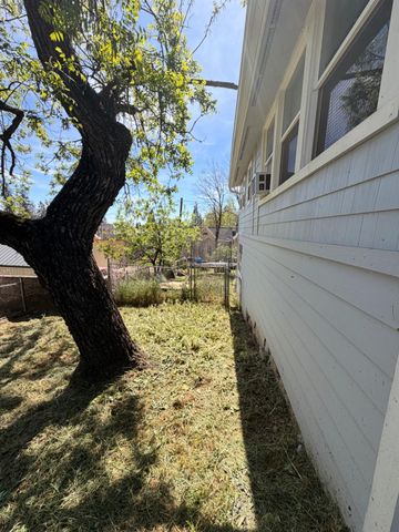 33 Kneeland St, Colfax, CA 95713