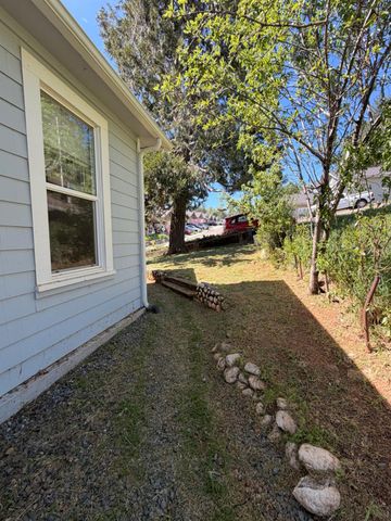 33 Kneeland St, Colfax, CA 95713