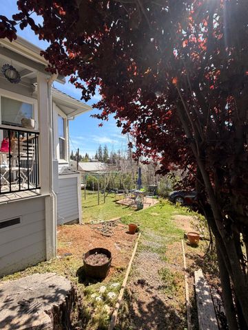 33 Kneeland St, Colfax, CA 95713