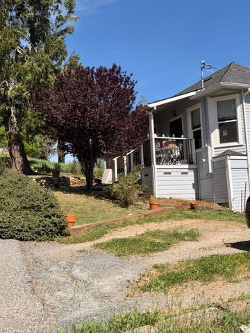 33 Kneeland St, Colfax, CA 95713