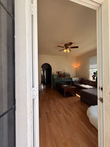 33 Kneeland St, Colfax, CA 95713