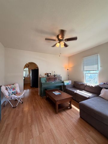 33 Kneeland St, Colfax, CA 95713