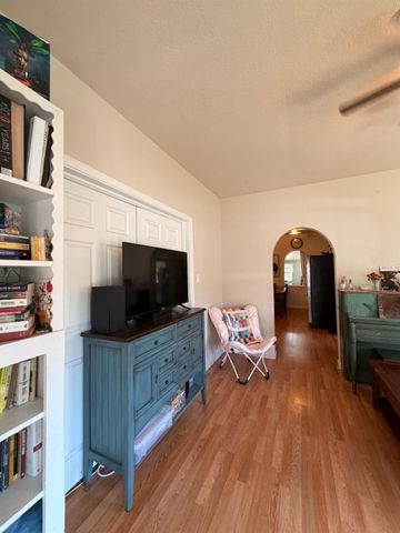 33 Kneeland St, Colfax, CA 95713