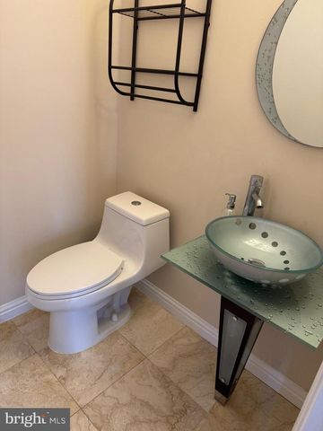 2239 RIDGE PL SE, Washington, DC 20020