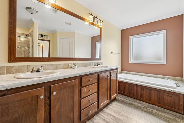 418 Lenora DR, Taylor, TX 76574