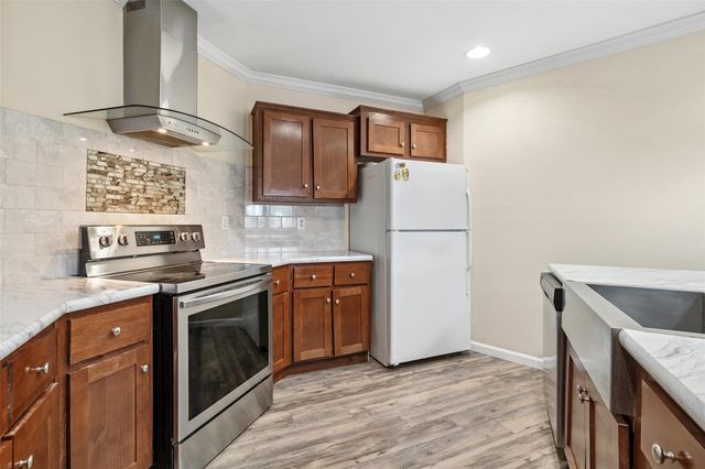 418 Lenora DR, Taylor, TX 76574