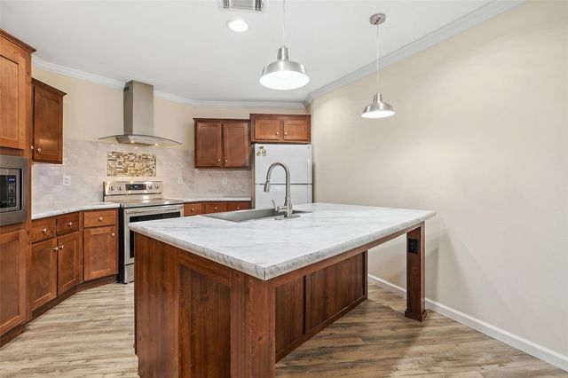 418 Lenora DR, Taylor, TX 76574