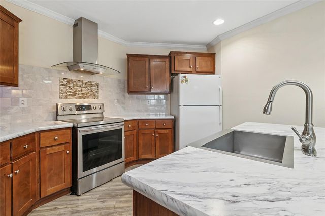 418 Lenora DR, Taylor, TX 76574