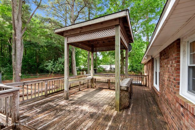 4240 Whichard Road Road, Greenville, NC 27834