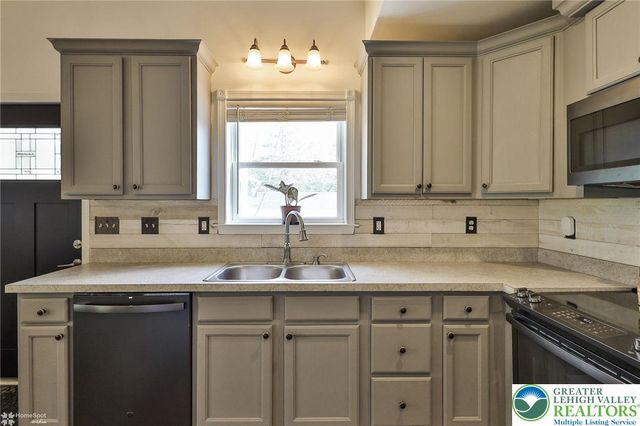 1949 Bushkill Drive, Forks Twp, PA 18040
