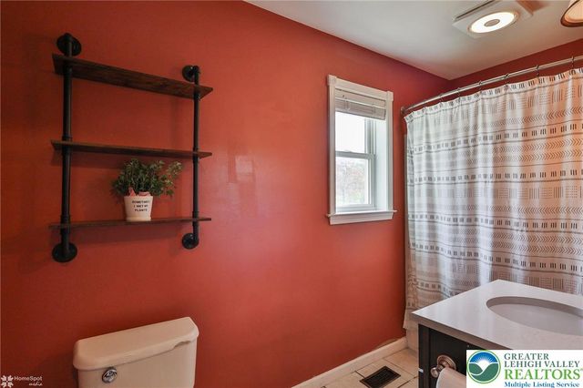 1949 Bushkill Drive, Forks Twp, PA 18040