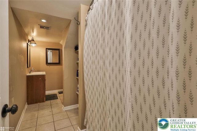 1949 Bushkill Drive, Forks Twp, PA 18040