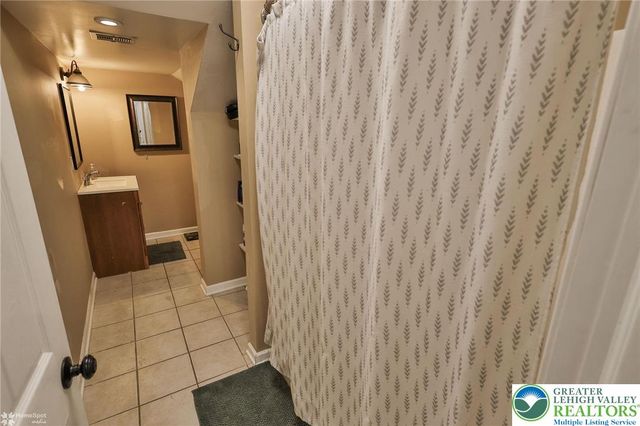 1949 Bushkill Drive, Forks Twp, PA 18040