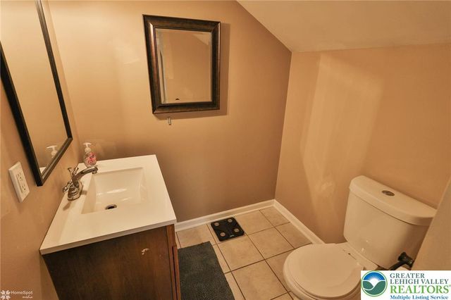1949 Bushkill Drive, Forks Twp, PA 18040