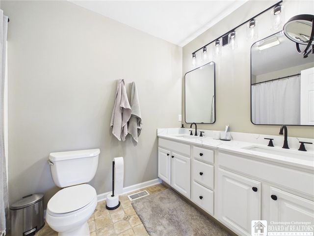 5890 Pinehurst Court, Hamburg, NY 14085