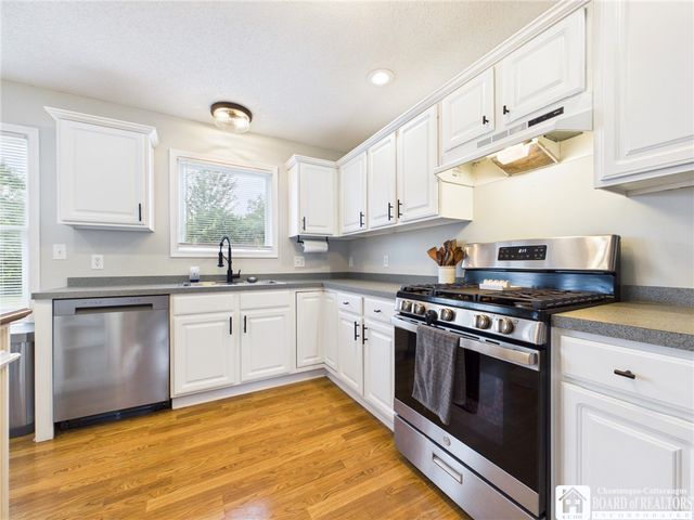 5890 Pinehurst Court, Hamburg, NY 14085