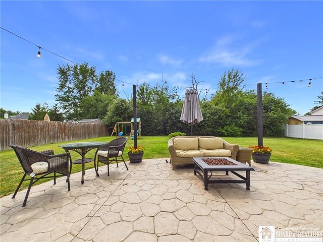 5890 Pinehurst Court, Hamburg, NY 14085