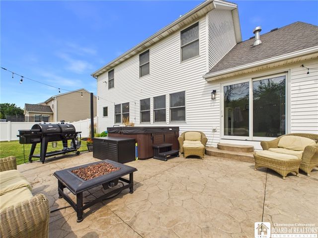 5890 Pinehurst Court, Hamburg, NY 14085
