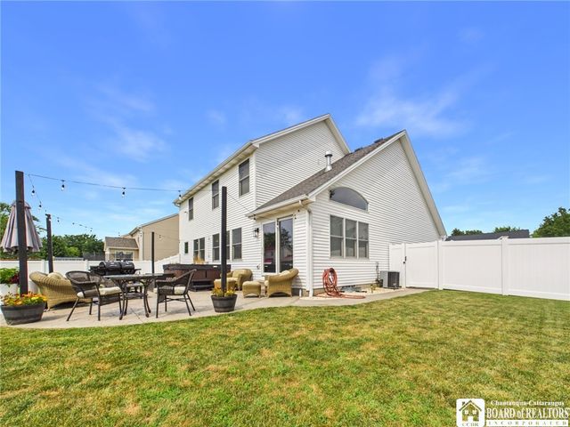 5890 Pinehurst Court, Hamburg, NY 14085