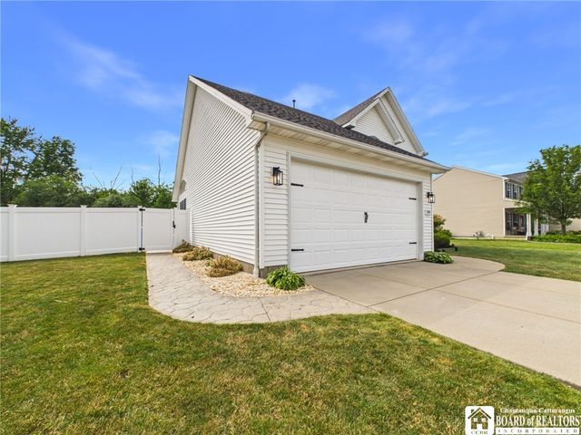 5890 Pinehurst Court, Hamburg, NY 14085