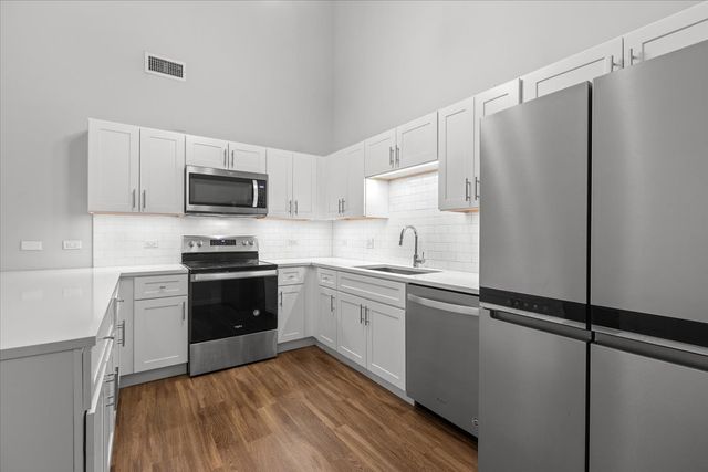 1900 W Lawrence Avenue 219, Chicago, IL 60640