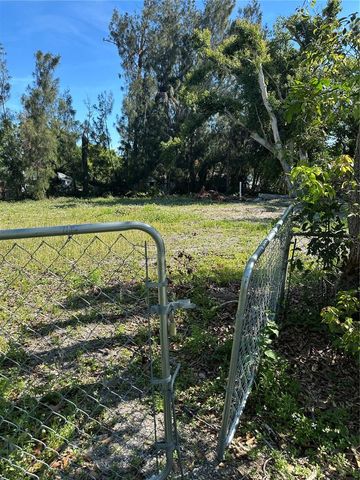 4049 45TH AVENUE N, St Petersburg, FL 33714