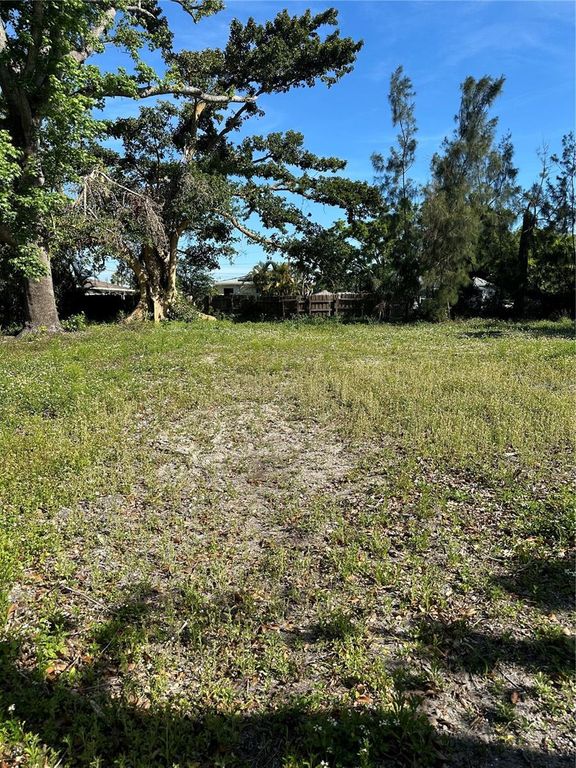 4049 45TH AVENUE N, St Petersburg, FL 33714