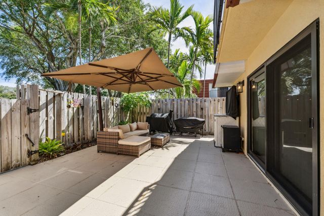 730 NW 99th Circle, Plantation, FL 33324