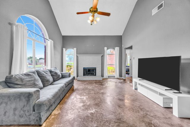 928 Winding Creek Drive, Mesquite, TX 75149
