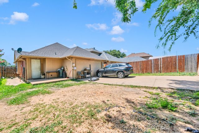 928 Winding Creek Drive, Mesquite, TX 75149
