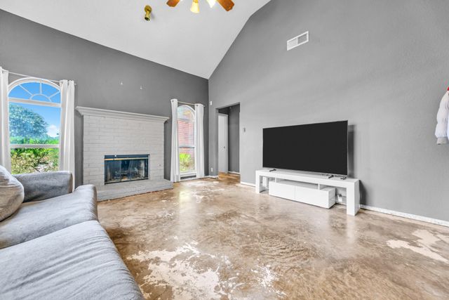 928 Winding Creek Drive, Mesquite, TX 75149
