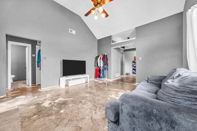 928 Winding Creek Drive, Mesquite, TX 75149