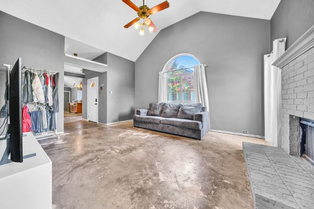 928 Winding Creek Drive, Mesquite, TX 75149