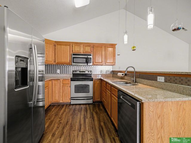 1832 N 175 Plaza, Omaha, NE 68116