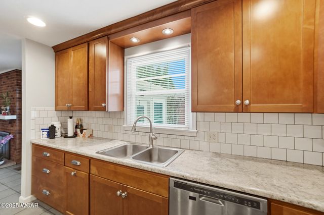 819 Canyon Drive, Lima, OH 45804