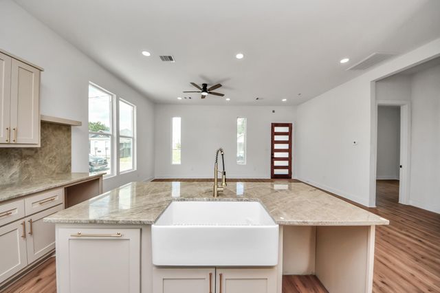 1912 Semmes Street, Houston, TX 77026