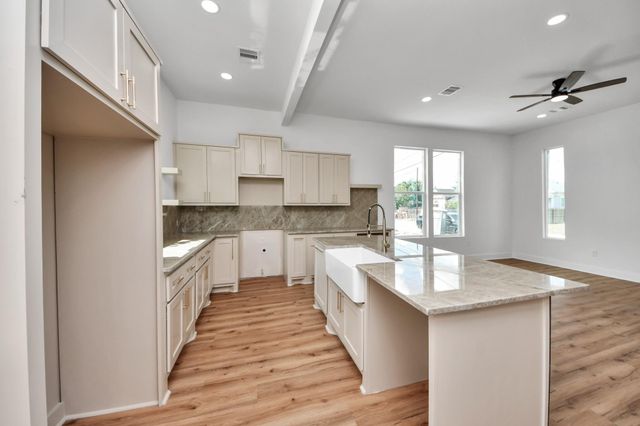 1912 Semmes Street, Houston, TX 77026
