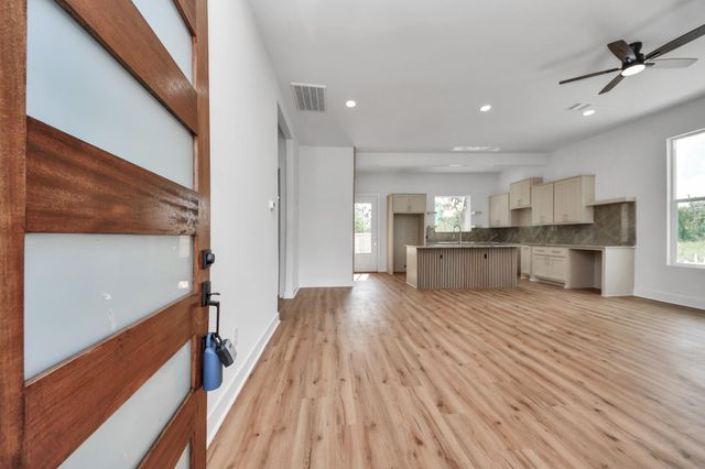1912 Semmes Street, Houston, TX 77026
