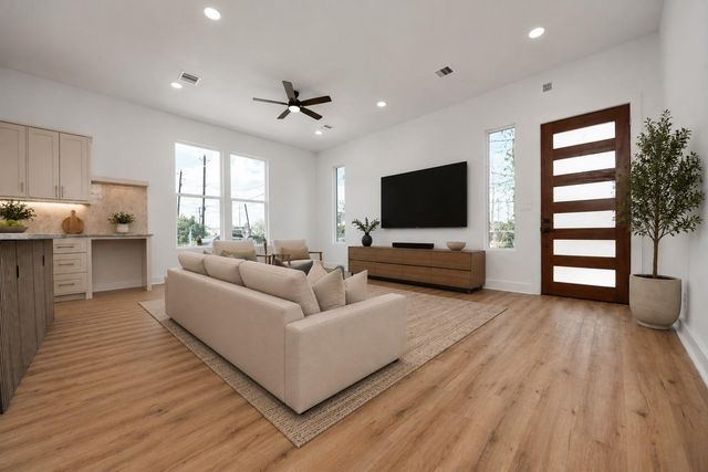 1912 Semmes Street, Houston, TX 77026