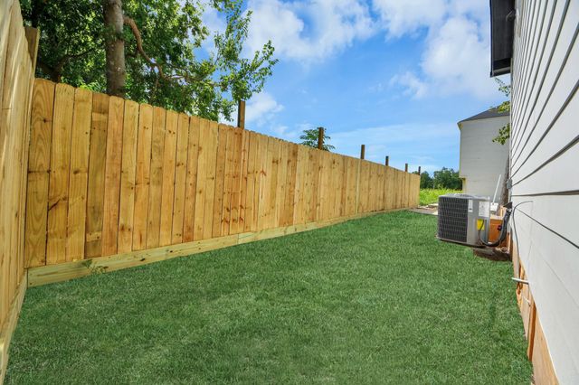 1912 Semmes Street, Houston, TX 77026