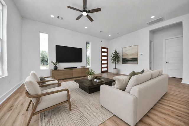 1912 Semmes Street, Houston, TX 77026