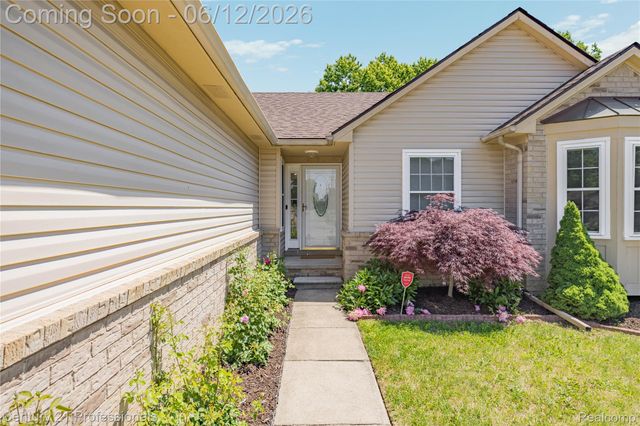 3172 Cedar Crest Drive, Troy, MI 48083
