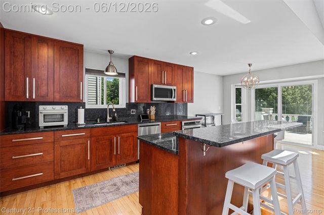 3172 Cedar Crest Drive, Troy, MI 48083