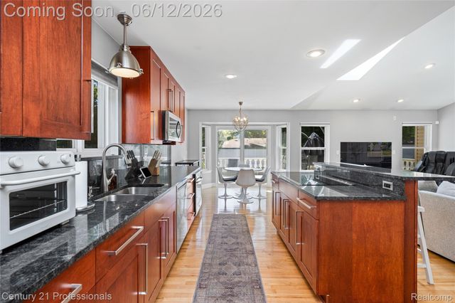 3172 Cedar Crest Drive, Troy, MI 48083
