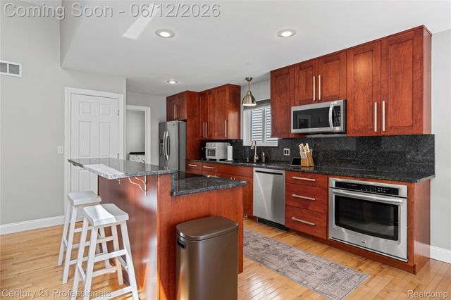 3172 Cedar Crest Drive, Troy, MI 48083